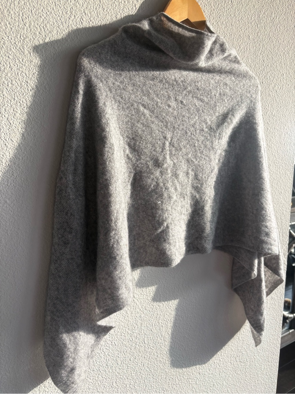 La Fiorentina Cashmere & wool heather Gray Cape - Picture 5 of 5